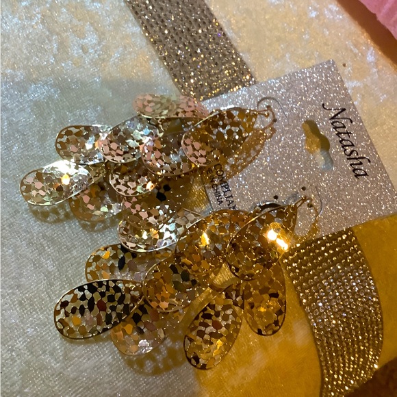 Beautiful gold statement earrings - Picture 1 of 2